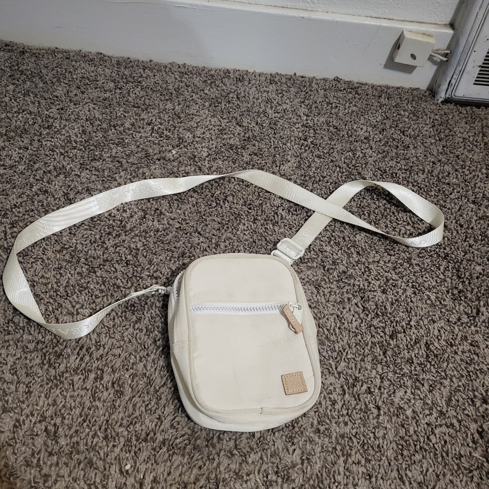 Thread cross body purse